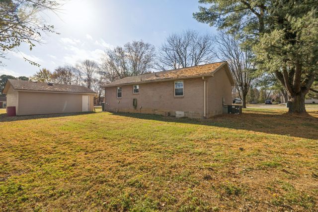 202 Austin Drive, Portland, TN 37148