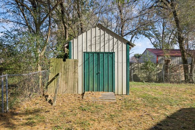 202 Austin Drive, Portland, TN 37148