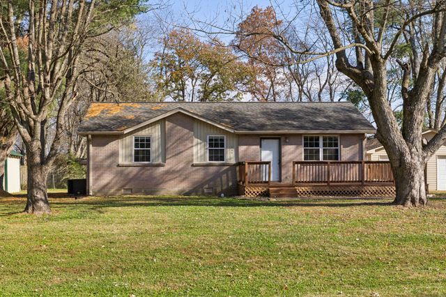 202 Austin Drive, Portland, TN 37148