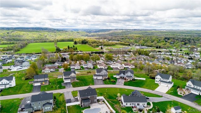 5547 Rolling Meadows, Camillus, NY 13031