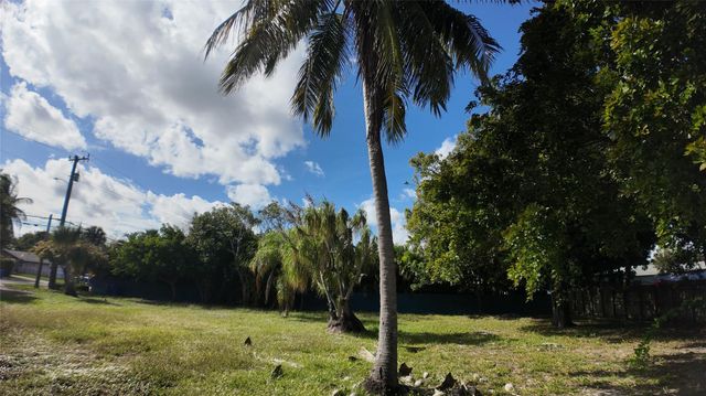 935 NE 34th Ct, Oakland Park, FL 33334