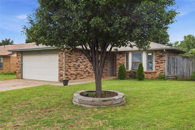 221 W Strasburg Way, Mustang, OK 73064