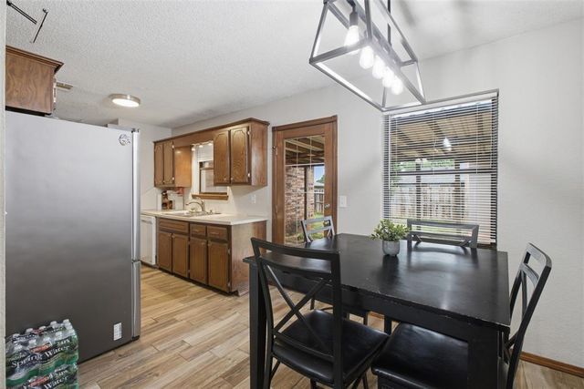 221 W Strasburg Way, Mustang, OK 73064