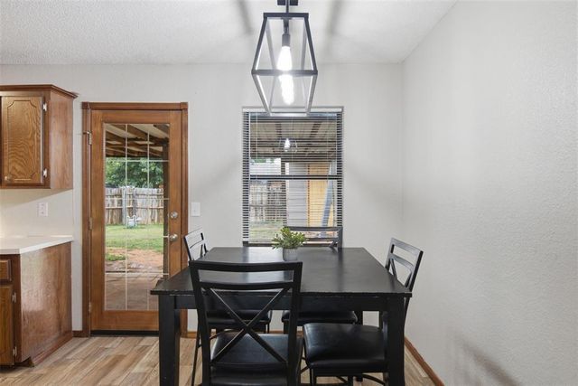 221 W Strasburg Way, Mustang, OK 73064