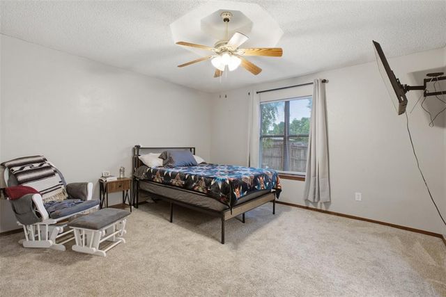 221 W Strasburg Way, Mustang, OK 73064