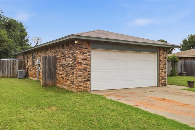 221 W Strasburg Way, Mustang, OK 73064