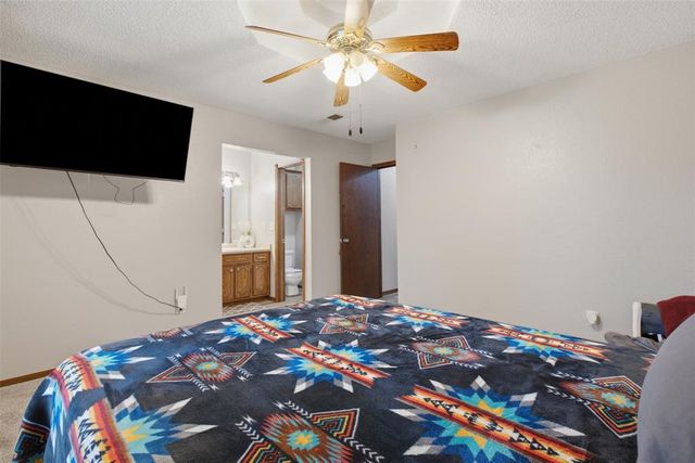 221 W Strasburg Way, Mustang, OK 73064