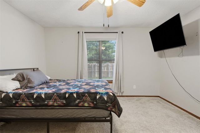 221 W Strasburg Way, Mustang, OK 73064