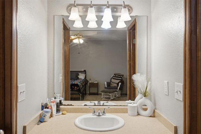 221 W Strasburg Way, Mustang, OK 73064
