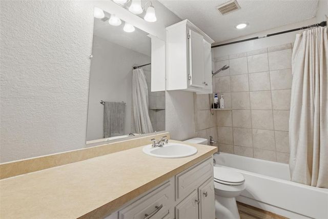 221 W Strasburg Way, Mustang, OK 73064
