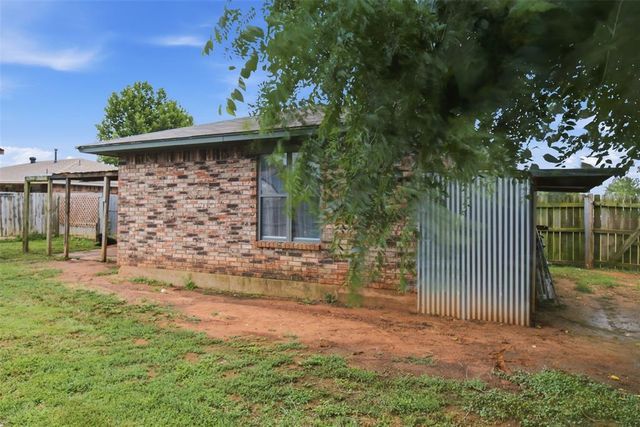 221 W Strasburg Way, Mustang, OK 73064
