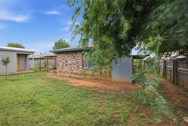221 W Strasburg Way, Mustang, OK 73064