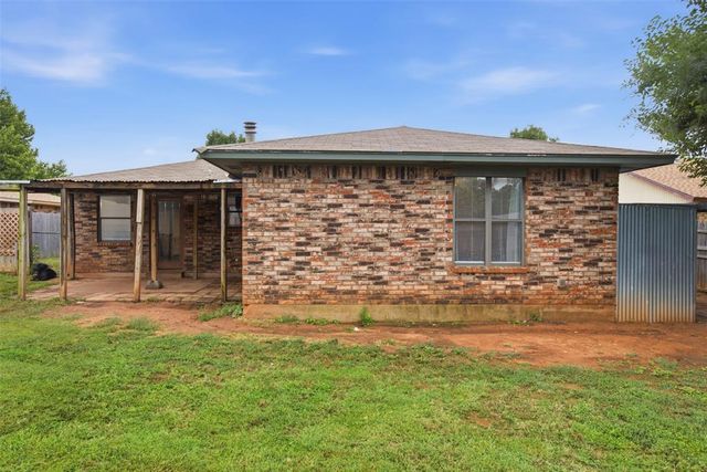 221 W Strasburg Way, Mustang, OK 73064