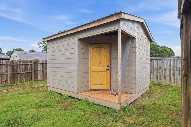 221 W Strasburg Way, Mustang, OK 73064
