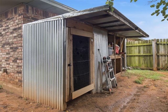 221 W Strasburg Way, Mustang, OK 73064