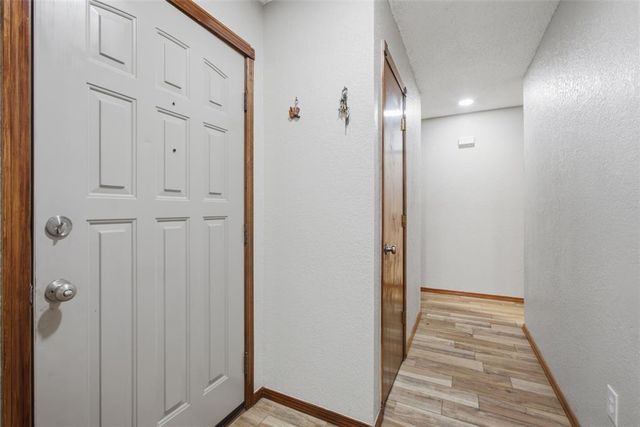 221 W Strasburg Way, Mustang, OK 73064