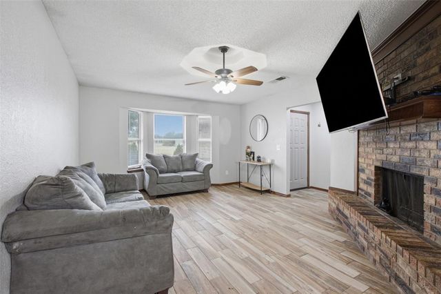 221 W Strasburg Way, Mustang, OK 73064