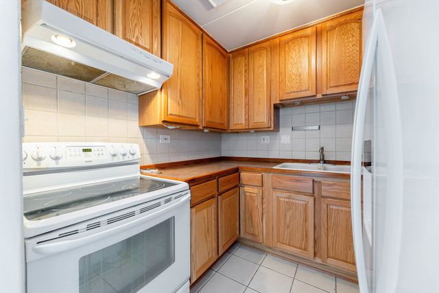 10117 S Cicero Avenue 206, Oak Lawn, IL 60453