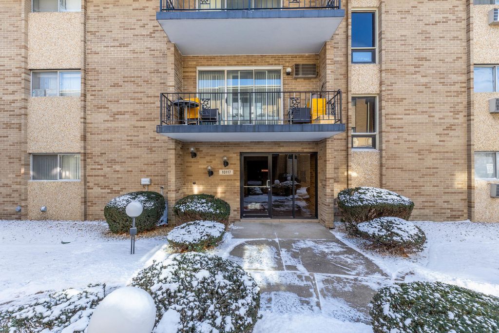 10117 S Cicero Avenue 206, Oak Lawn, IL 60453