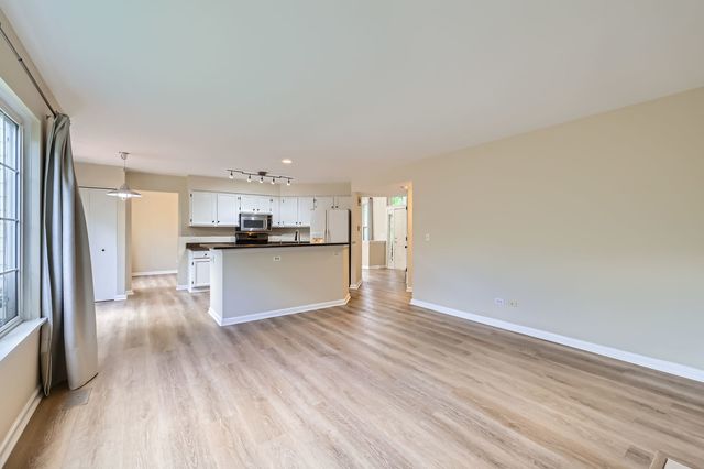 1208 Darnell Drive, Mundelein, IL 60060