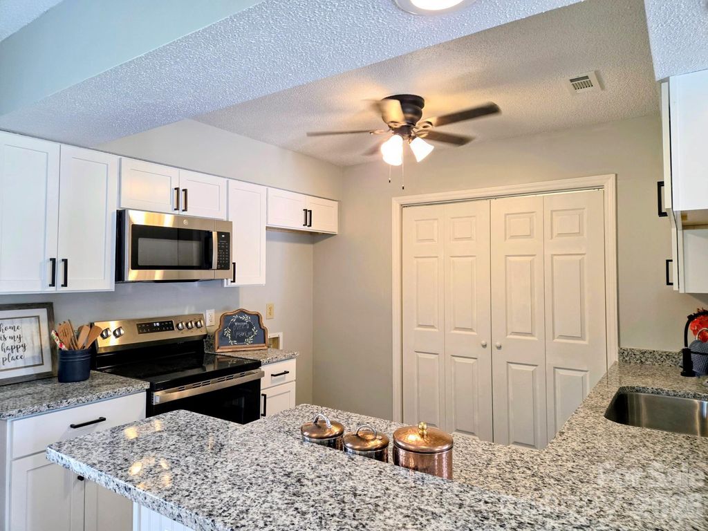 11318 Treebark Drive, Pineville, NC 28134