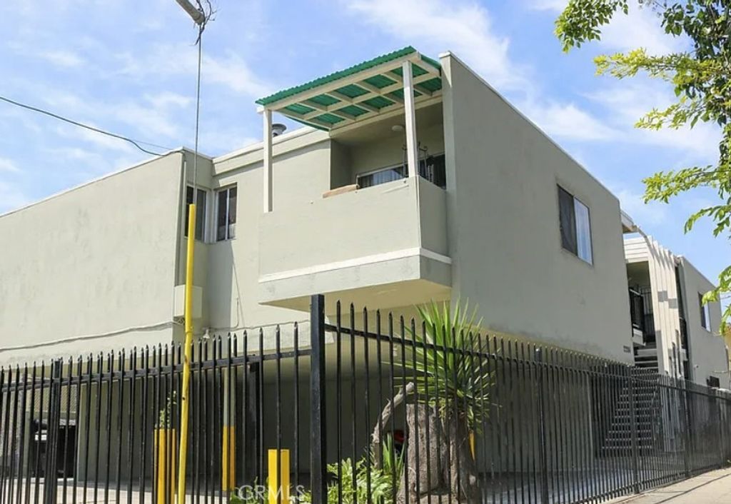 2204 W 26th Place 5, Los Angeles, CA 90018