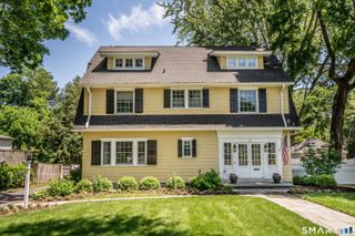 22 Ridgewood Road, West Hartford, CT 06107