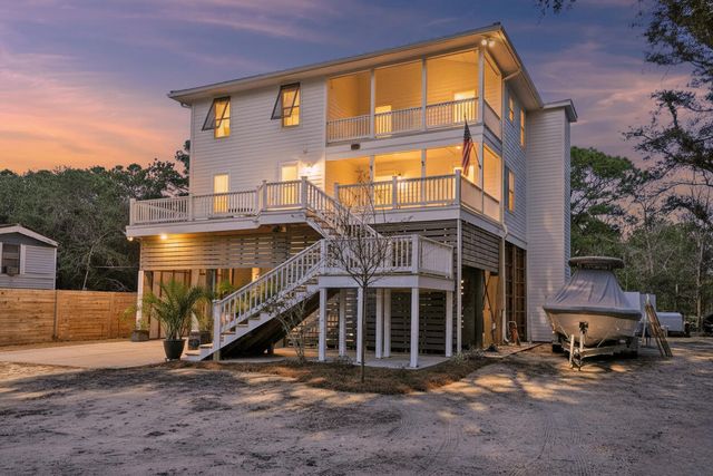 1527 Macoma Drive, Mount Pleasant, SC 29466