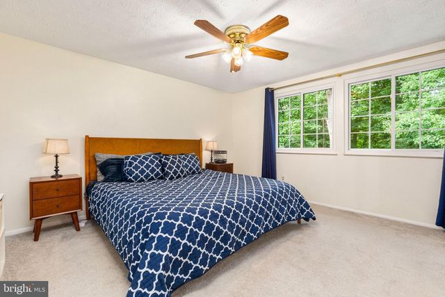 2323 MIDDLE CREEK LN, Reston, VA 20191