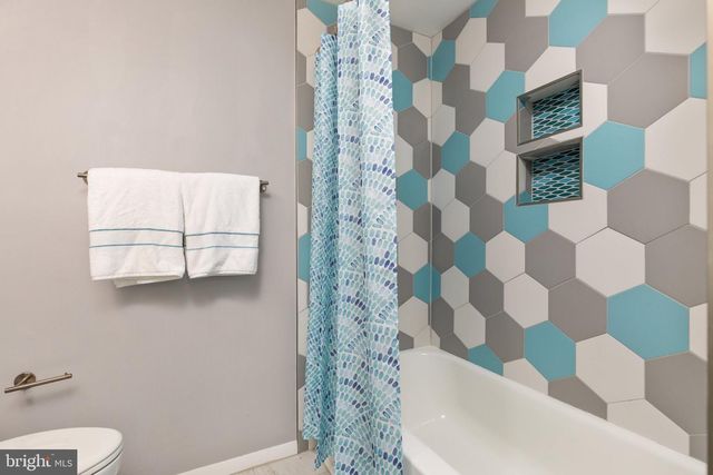 2323 MIDDLE CREEK LN, Reston, VA 20191