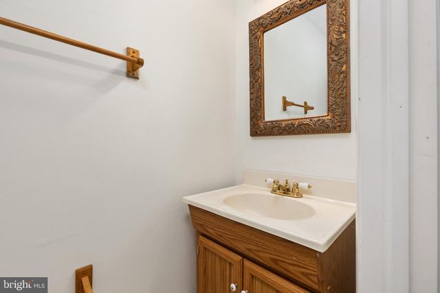 2323 MIDDLE CREEK LN, Reston, VA 20191
