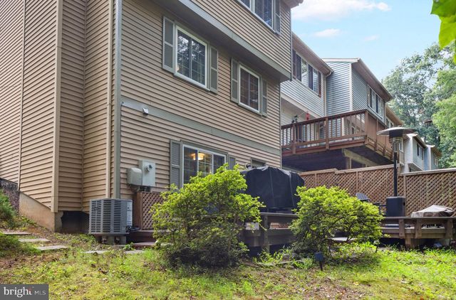 2323 MIDDLE CREEK LN, Reston, VA 20191