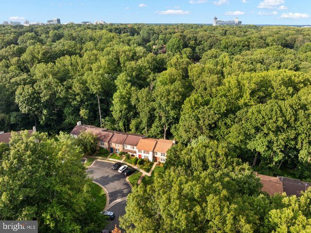 2323 MIDDLE CREEK LN, Reston, VA 20191