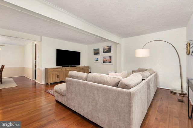 2323 MIDDLE CREEK LN, Reston, VA 20191