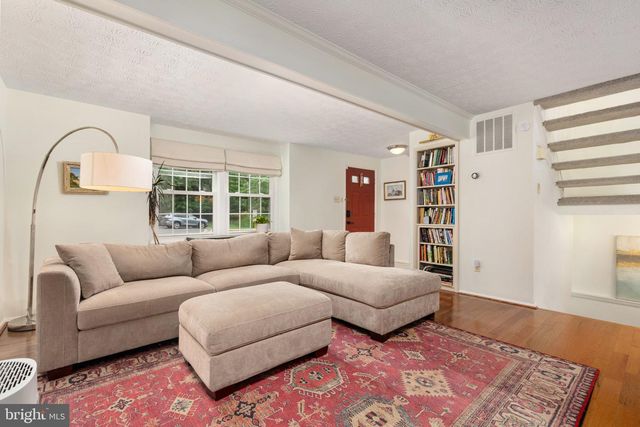 2323 MIDDLE CREEK LN, Reston, VA 20191