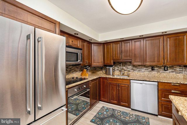2323 MIDDLE CREEK LN, Reston, VA 20191