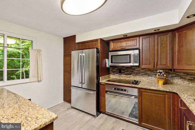 2323 MIDDLE CREEK LN, Reston, VA 20191