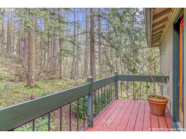 202 FOXTAIL Dr, Eugene, OR 97405