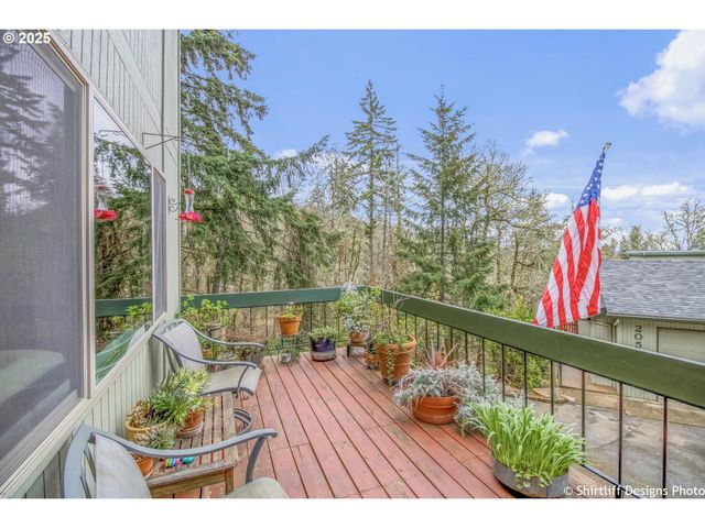 202 FOXTAIL Dr, Eugene, OR 97405