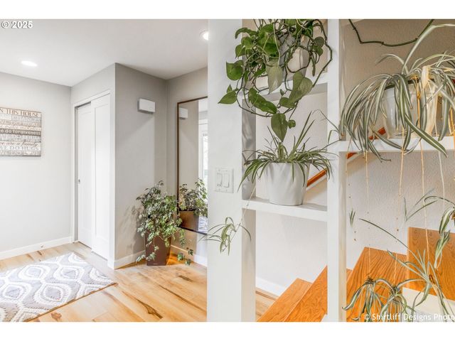 202 FOXTAIL Dr, Eugene, OR 97405