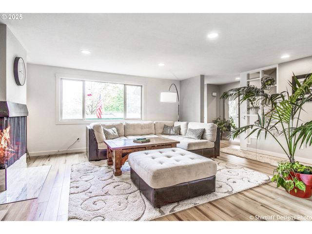 202 FOXTAIL Dr, Eugene, OR 97405