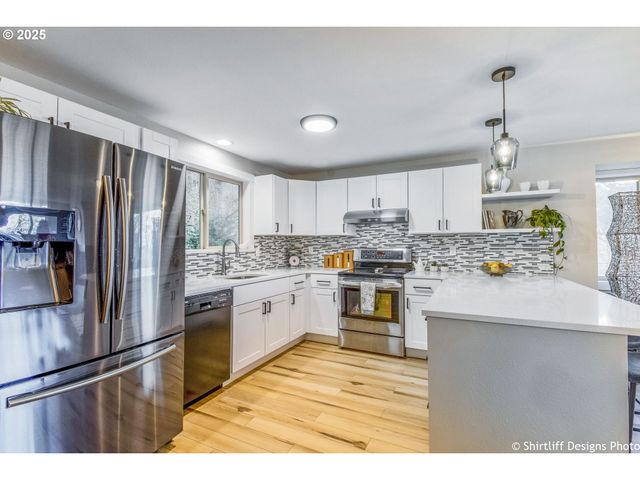 202 FOXTAIL Dr, Eugene, OR 97405