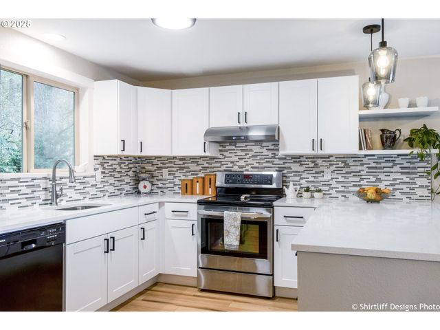 202 FOXTAIL Dr, Eugene, OR 97405