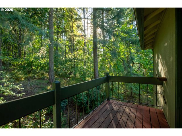 202 FOXTAIL Dr, Eugene, OR 97405
