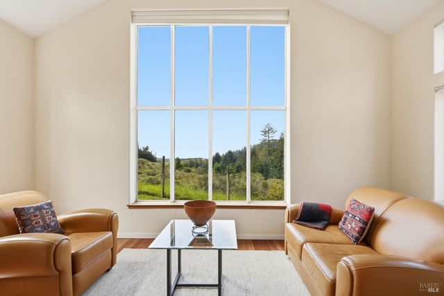 2045 Muniz Ranch Rd, Jenner, CA 95450