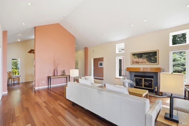 2045 Muniz Ranch Rd, Jenner, CA 95450