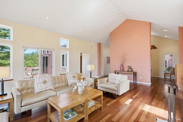 2045 Muniz Ranch Rd, Jenner, CA 95450