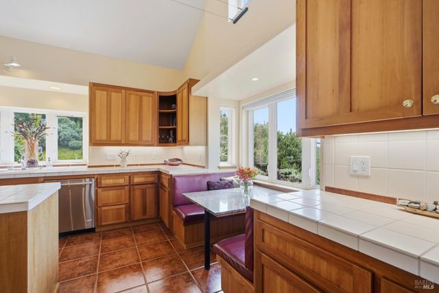 2045 Muniz Ranch Rd, Jenner, CA 95450