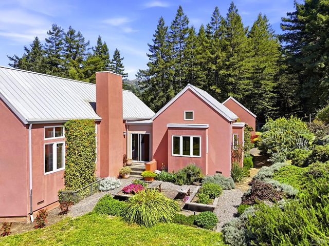 2045 Muniz Ranch Rd, Jenner, CA 95450