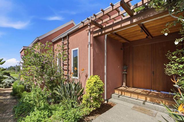 2045 Muniz Ranch Rd, Jenner, CA 95450